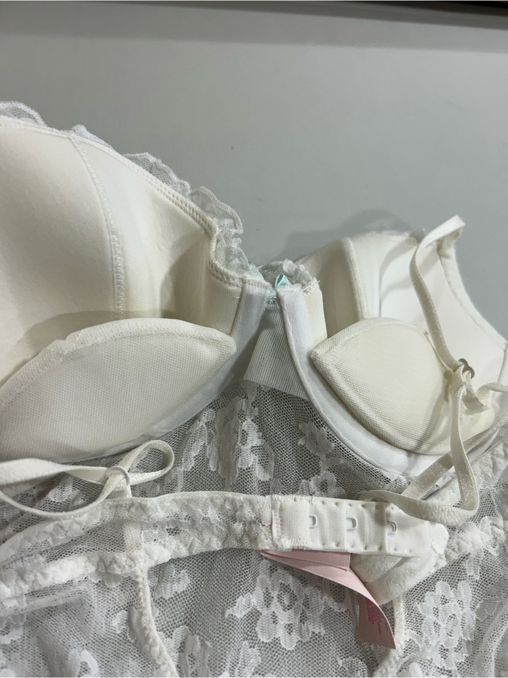 Victoria’s Secret White Lace Chemise - Picture 4 of 4